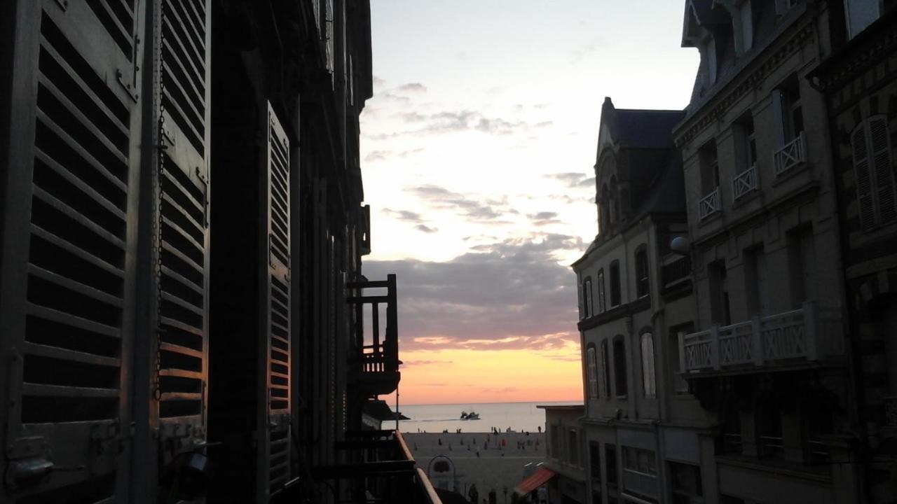 Trouville Centre 2 Pieces Balcon Sur Plage A 30 Metres 아파트 외부 사진